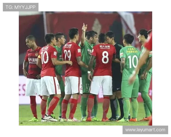 替补席红牌判罚规则，裁判如何界定及常见争议解析