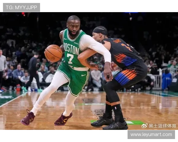 杰伦·布朗利用突破助攻转换提升关键时刻得分效率