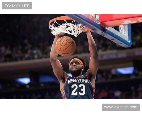 米切尔·罗宾逊内线防守提升篮板率，显著限制对手得分空间